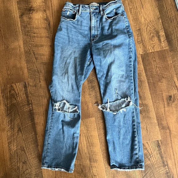 Distressed jeans - Picture 2 of 7